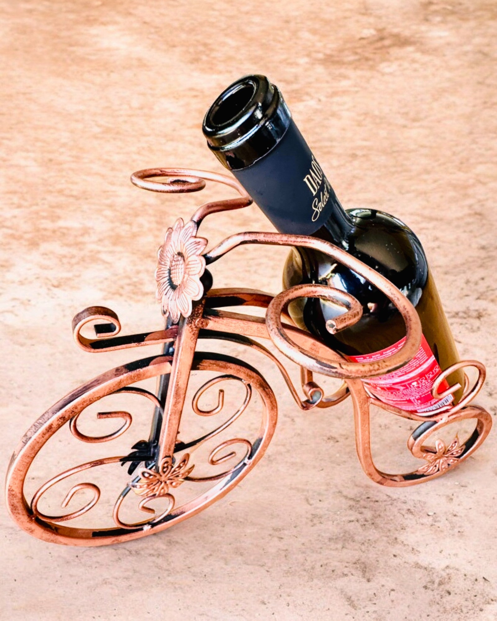 Riderový Stojan na Víno "WineCycle" - možnosť personalizácie gravírovaním na darček