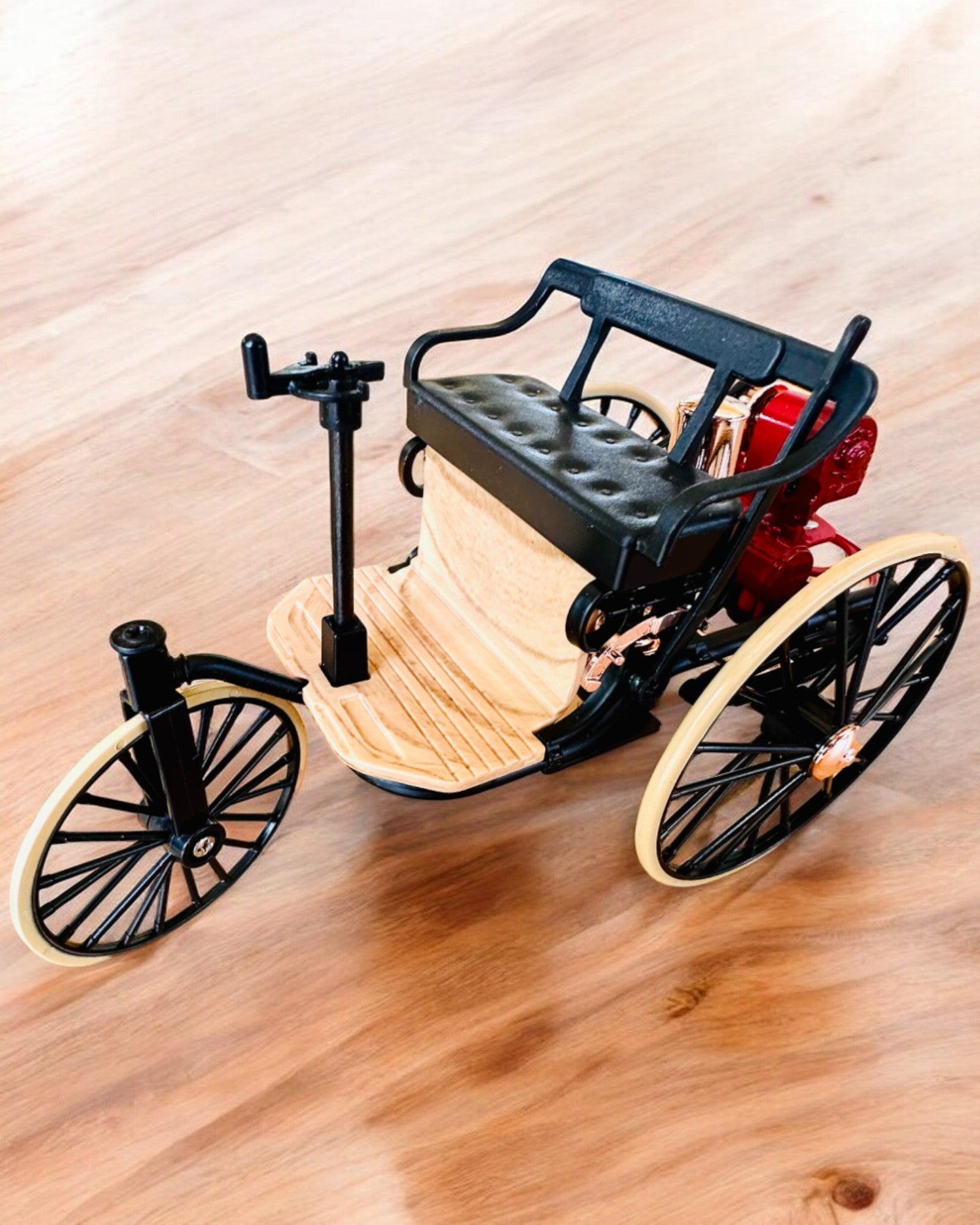 Retro Trojkolesový Benz Patent-Motorwagen - Model Zberateľský, personalizácia gravírovaním na darček