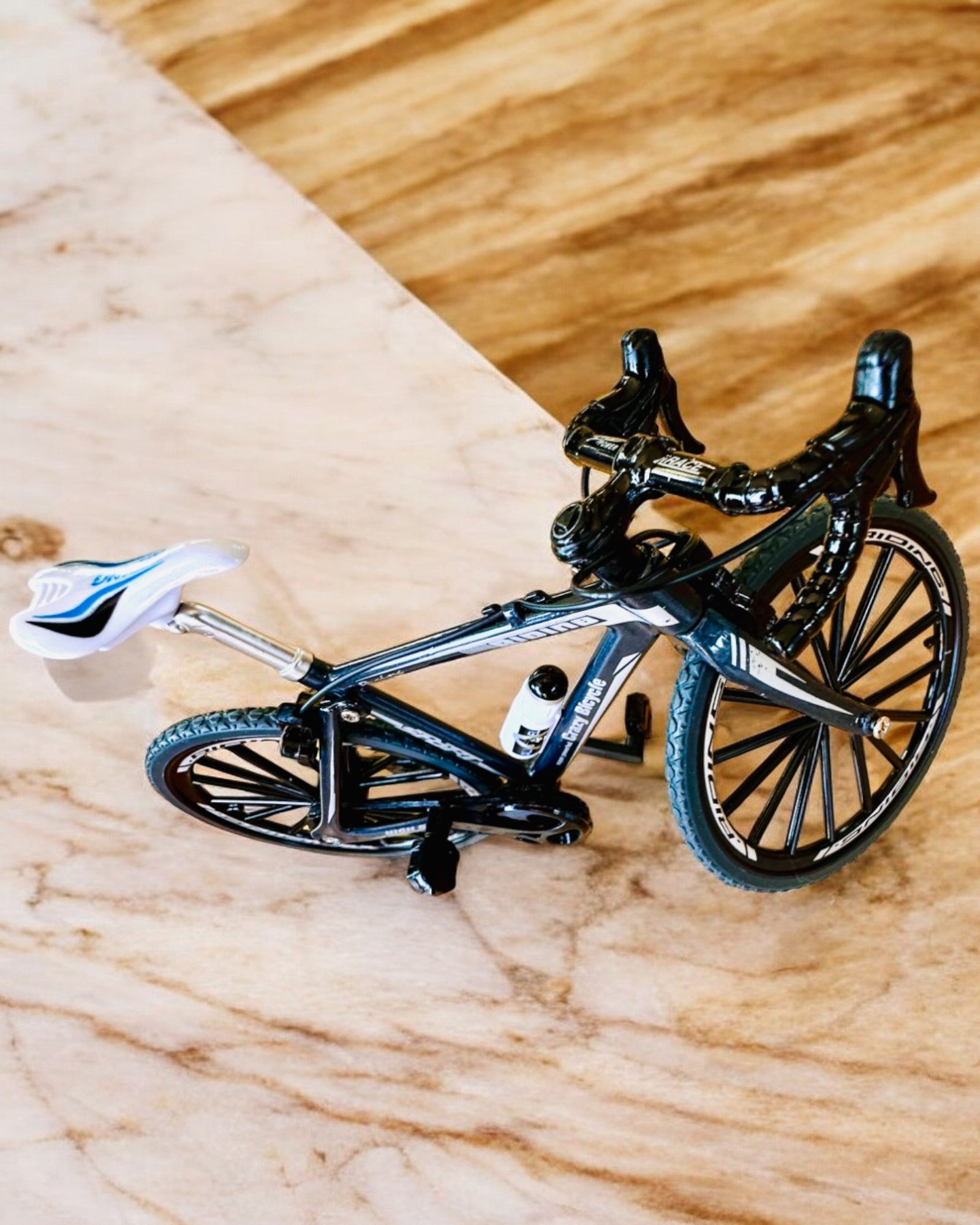 Miniatúrny Model Kovový Červený Bicykel "SpeedMaster" personalizácia gravírovaním na darček, 2 farebné varianty