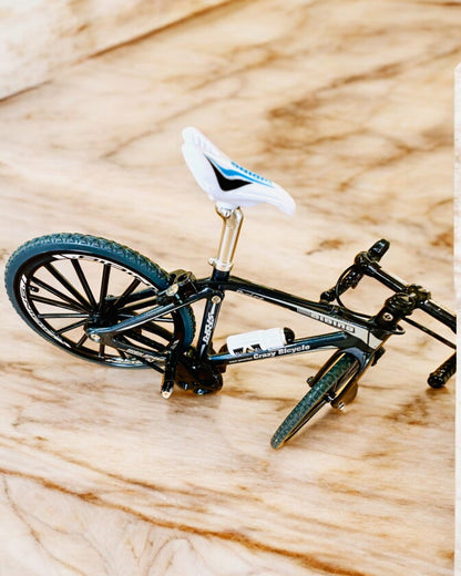 Miniatúrny Model Kovový Červený Bicykel "SpeedMaster" personalizácia gravírovaním na darček, 2 farebné varianty