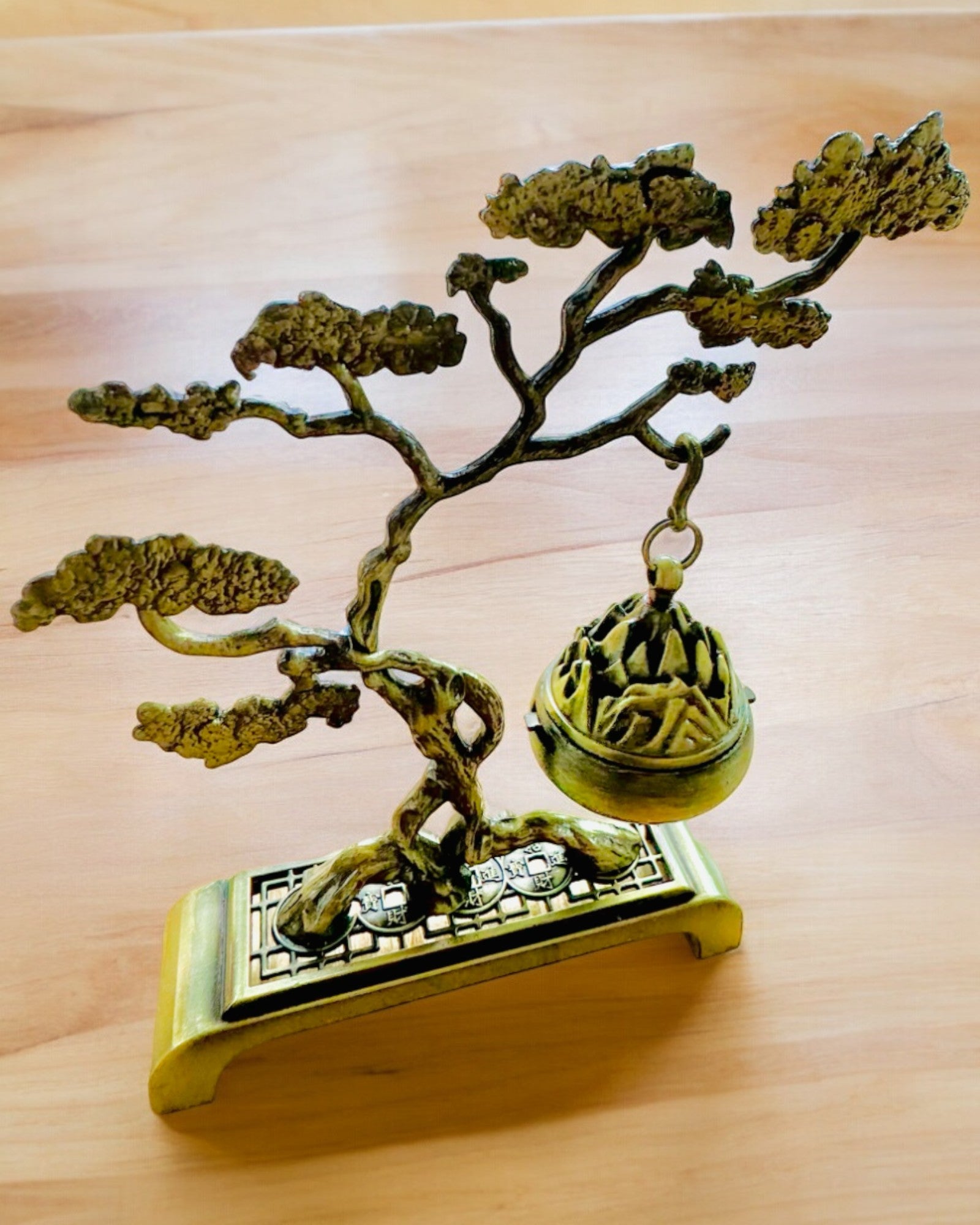 Elegantný kovový držiak na kadidlo Bonsai - možnosť personalizácie gravírovaním na darček