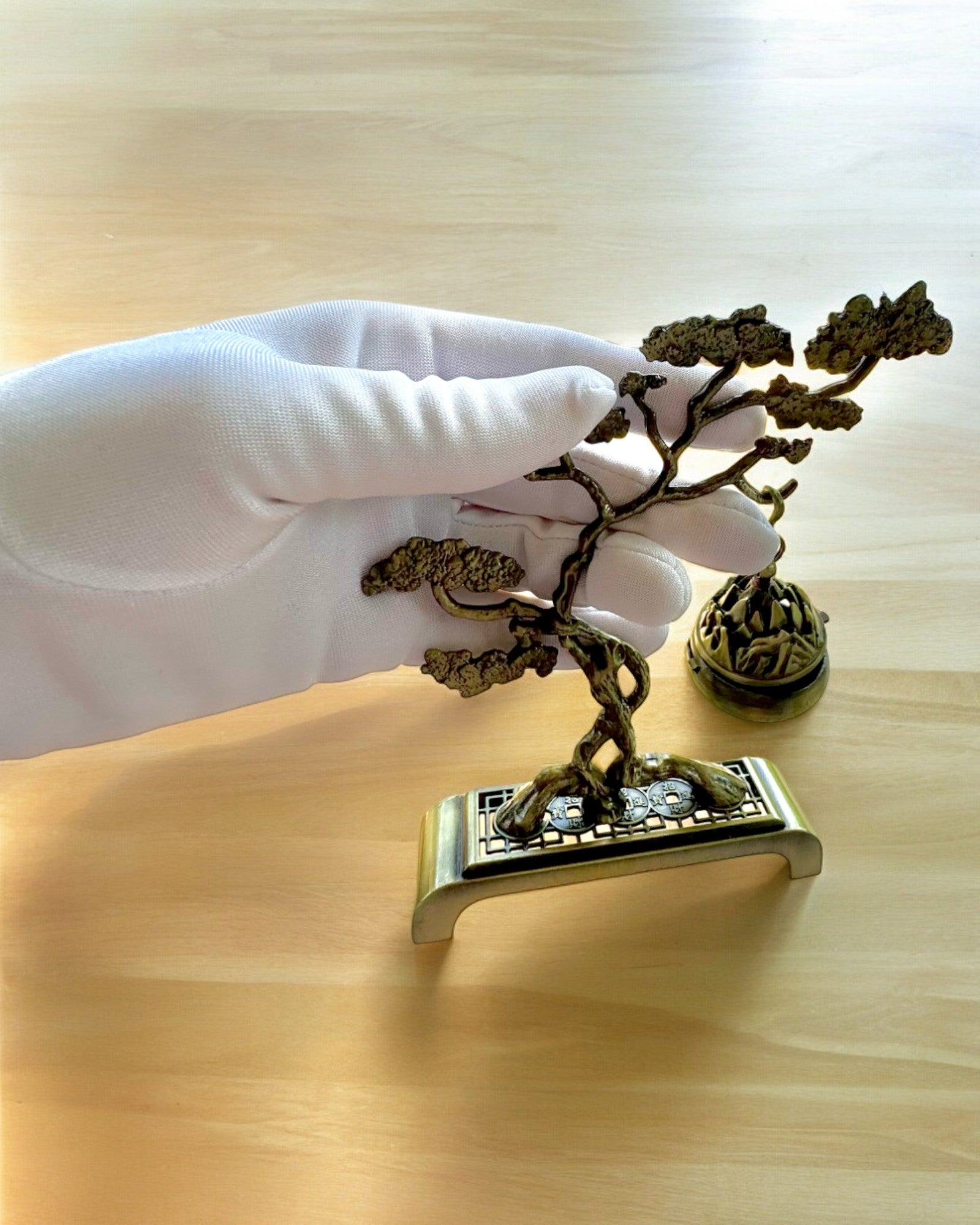 Elegantný kovový držiak na kadidlo Bonsai - možnosť personalizácie gravírovaním na darček