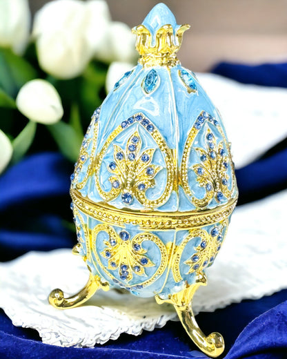 Nebeské Fabergého vajce – Emailový organizátor šperkov - farba modrá obloha. Personalizácia gravírovaním.