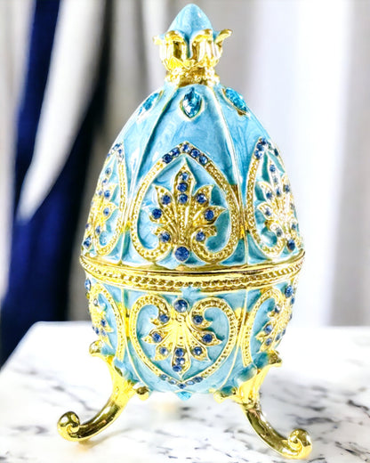 Nebeské Fabergého vajce – Emailový organizátor šperkov - farba modrá obloha. Personalizácia gravírovaním.