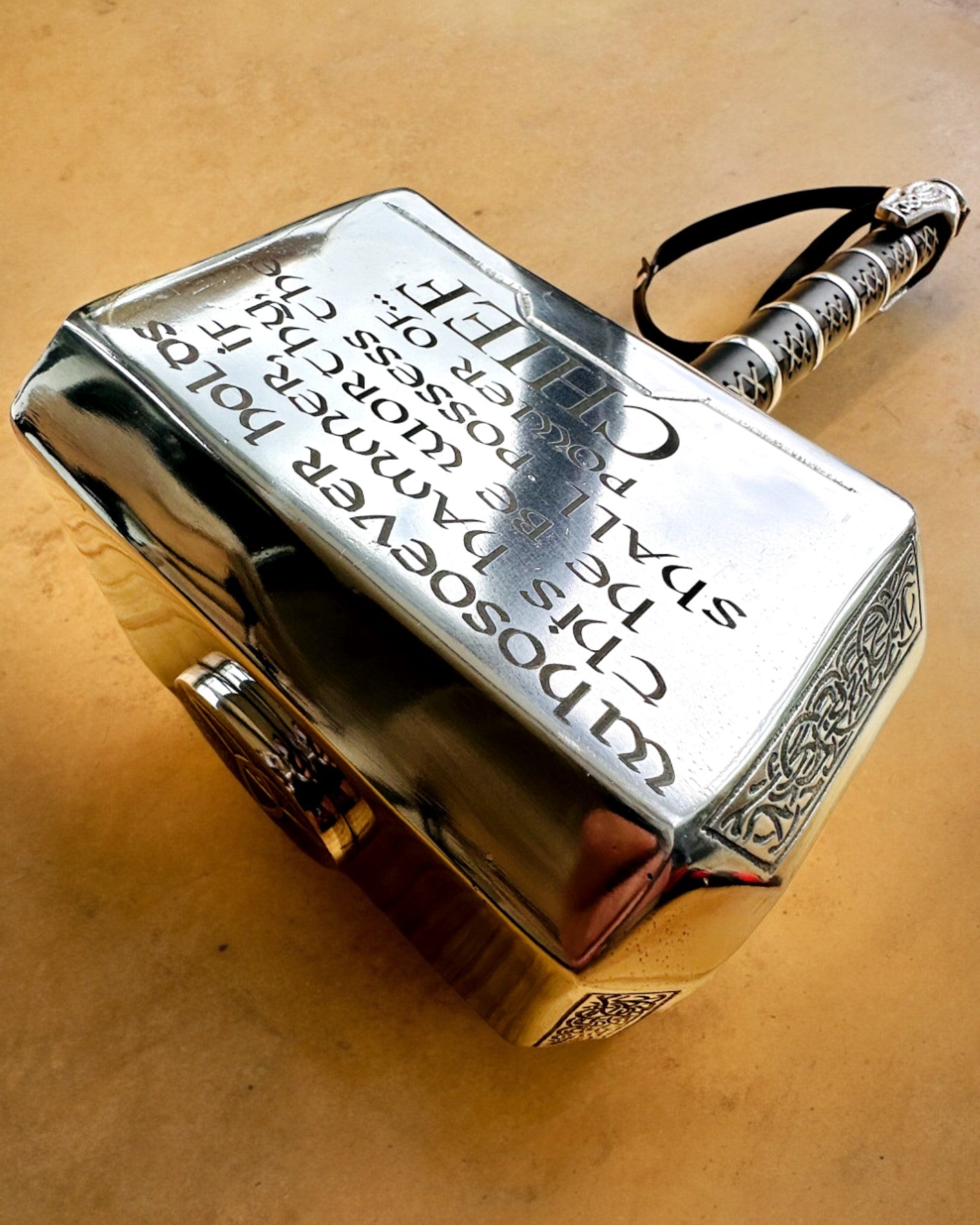 Mjölnir Thora "Chief" - Ručne Vyrobený Kováčsky Klobúk, personalizácia gravírovaním na darček