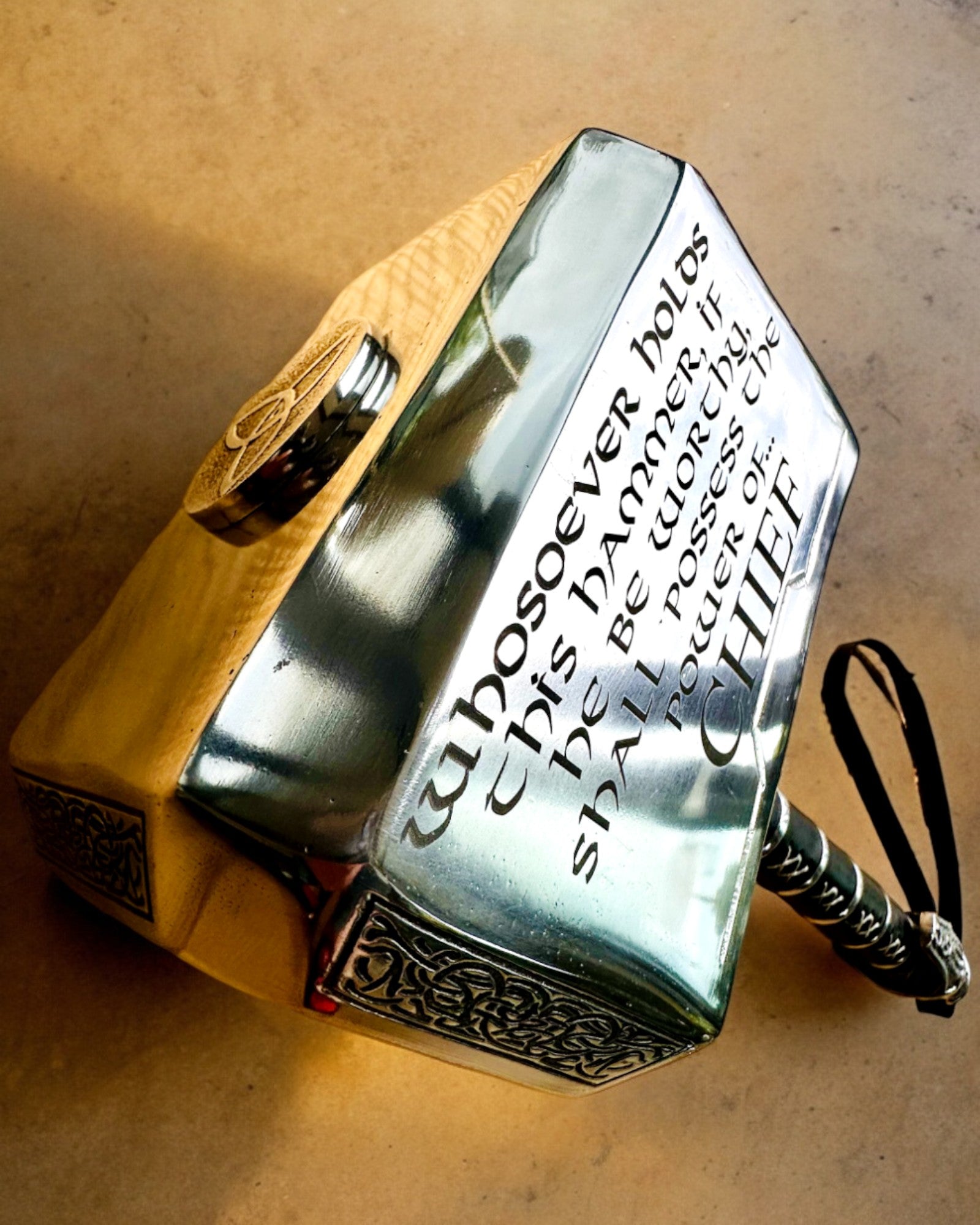 Mjölnir Thora "Chief" - Ručne Vyrobený Kováčsky Klobúk, personalizácia gravírovaním na darček