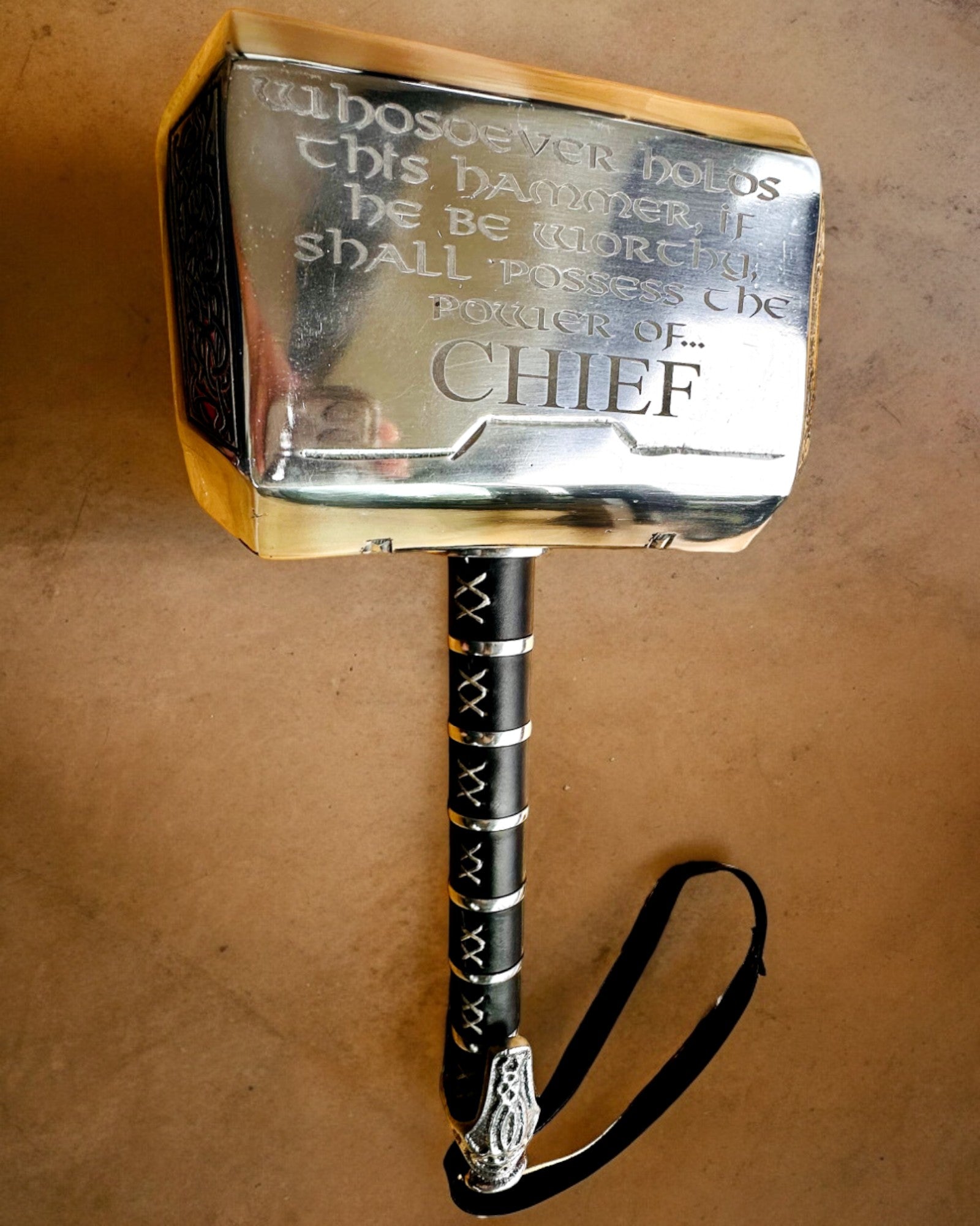 Mjölnir Thora "Chief" - Ručne Vyrobený Kováčsky Klobúk, personalizácia gravírovaním na darček