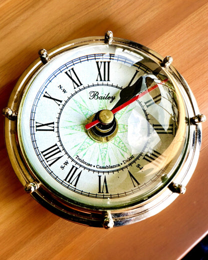 Bailey Compass Clock - Elegantný Hodiny s Motívom Kompasu s Možnosťou Gravírovania