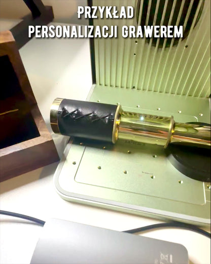 Luneta Cestovateľa Raj – Ručná práca - personalizácia gravírovaním