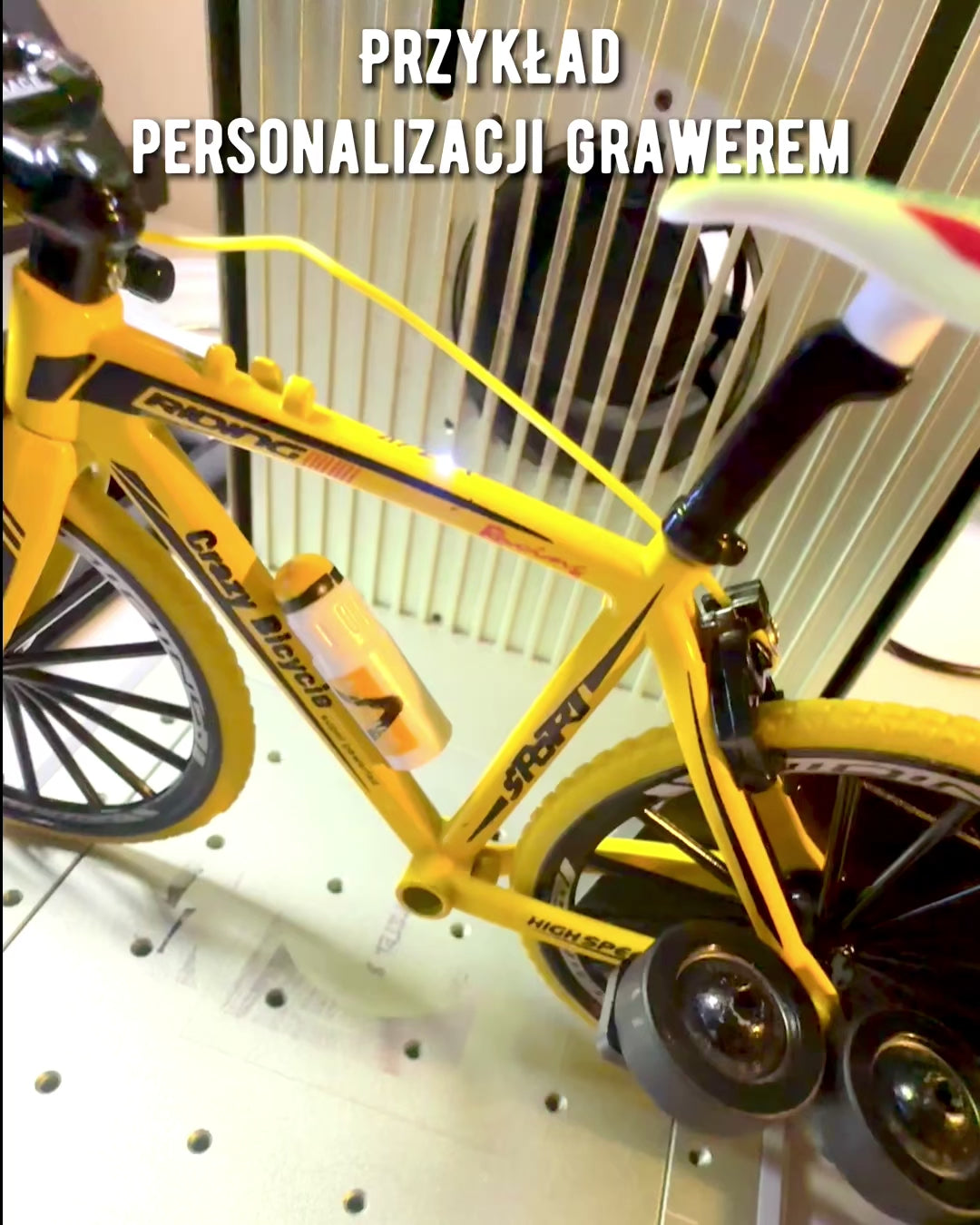 Miniatúrny Model Kovový Červený Bicykel "SpeedMaster" personalizácia gravírovaním na darček, 2 farebné varianty