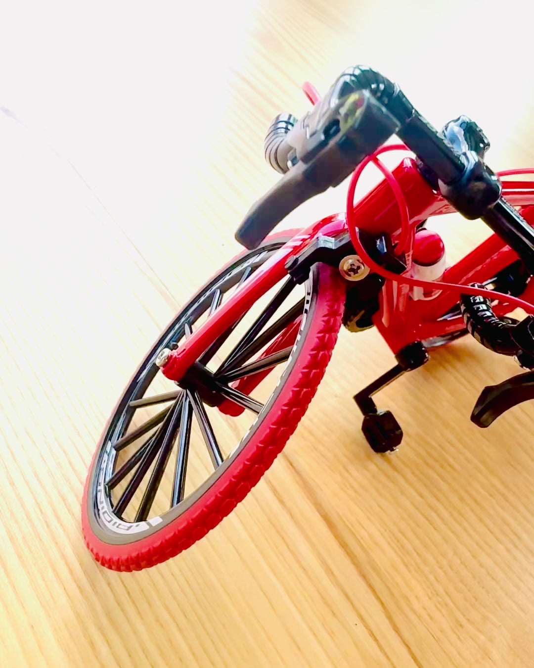 Miniatúrny Model Kovový Červený Bicykel "SpeedMaster" personalizácia gravírovaním na darček, 2 farebné varianty