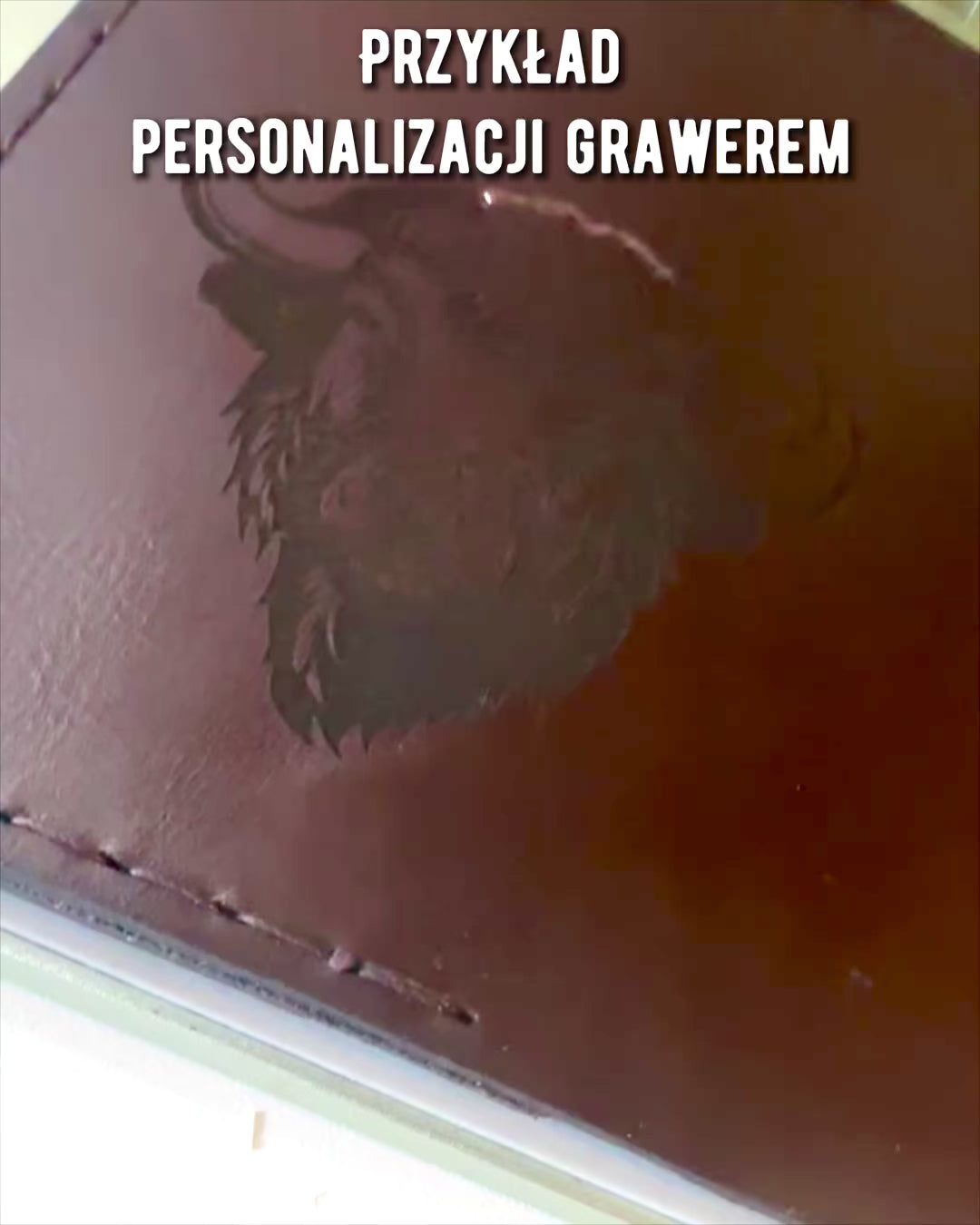 Etui "Cestovateľa" - Kožené puzdro na pas, personalizácia gravírovaním - 2 farebné varianty