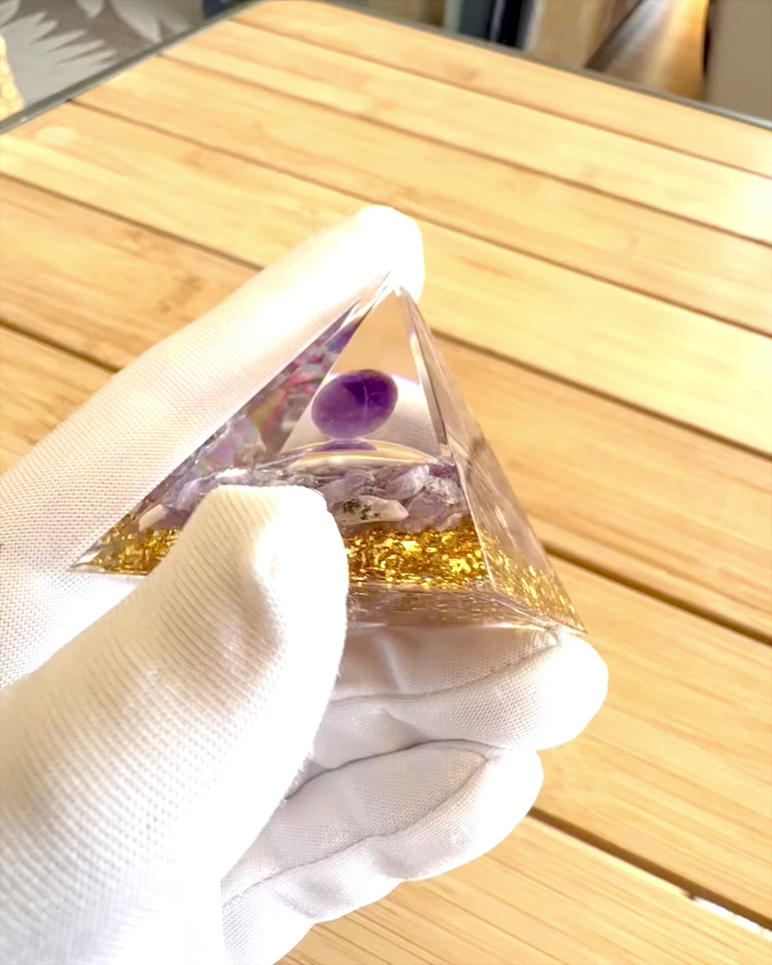 Energetická pyramída "Amethyst Star" orgonitová s kryštálmi ametystu