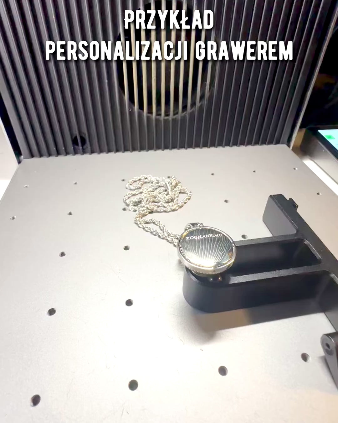 Náhrdelník so zlatou príveskom kompasu v glamour štýle so zirkónmi pre ženy a mužov - 2 varianty na výber, personalizácia gravírovaním na darček