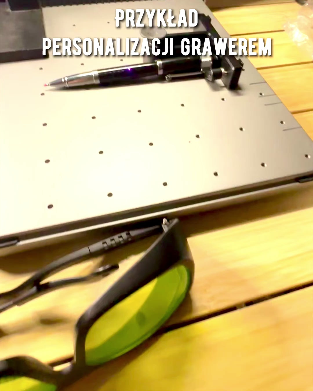 Elegantný guľôčkový pero "Majestic" s možnosťou personalizácie na darček, 2 farebné varianty na výber